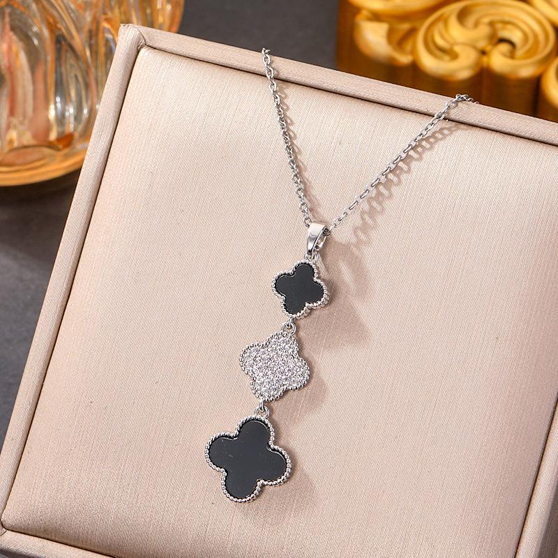 Elegant Gold-Plated Chinese-Style Four-Leaf Clover Necklace with Imitation Hetian Jade Pendant for Women