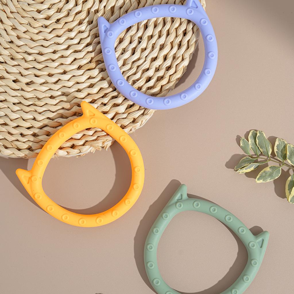 Color Kids 1Pcs Silicone Baby Teethers Ring Cute Shaped Baby Teether Toy BPA Free Molar Chewing Toy Soothing Baby Accessories