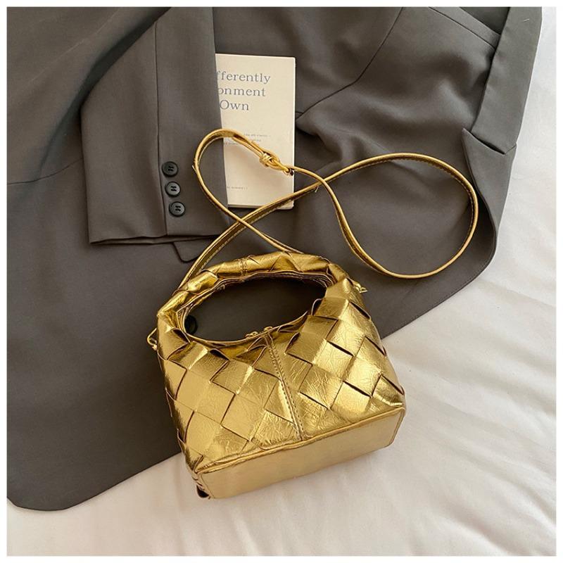 Sac à main tissé à la main au design de niche original, nouveau sac pour femme en cuir verni brillant