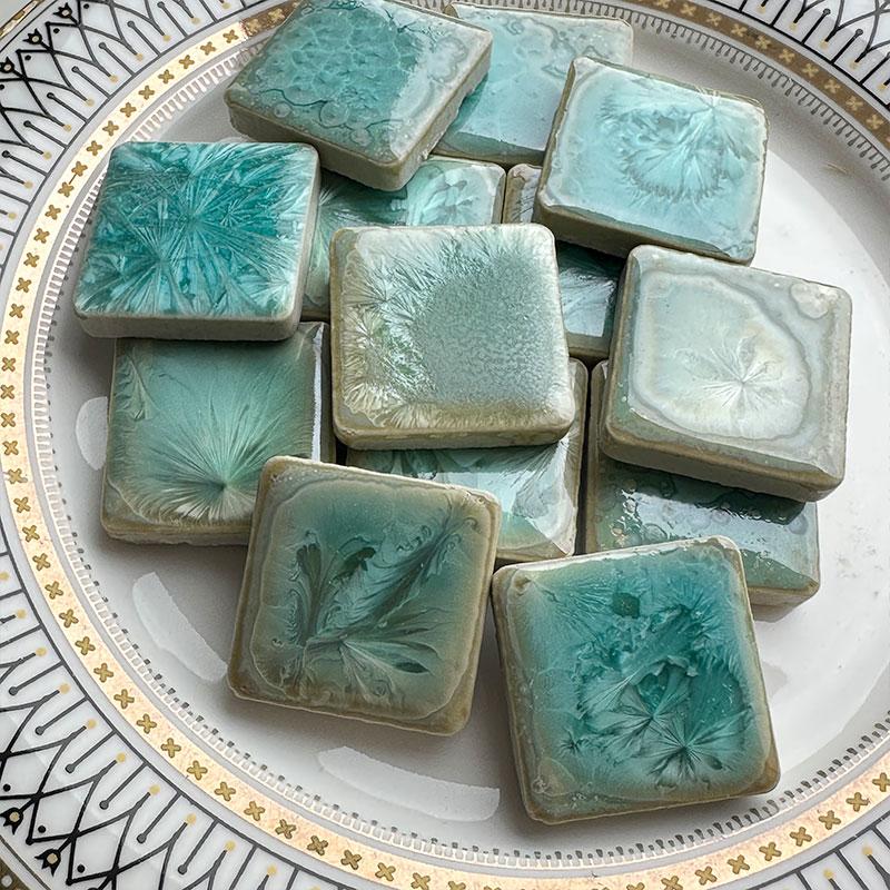 100g DIY Keramik Mosaikfliesen Glas Blatt Blütenblatt Form Handgemachte Ornamente Fliesen Wand Kunsthandwerk Kristall für Dekoratives Material 917