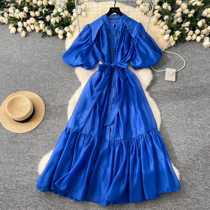 Dámské letní šaty s lucernovými rukávy a pasem staženým do pasu, jednoradové zapínání, límeček, lucernové krátké rukávy, ležérní styl, dámské šaty