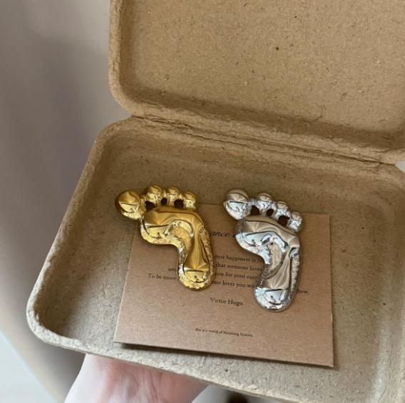 Creative Stainless Steel Natural Stone Female Exaggerated Niche Fashion Design Claw Pin Brooch Corsage Accessories