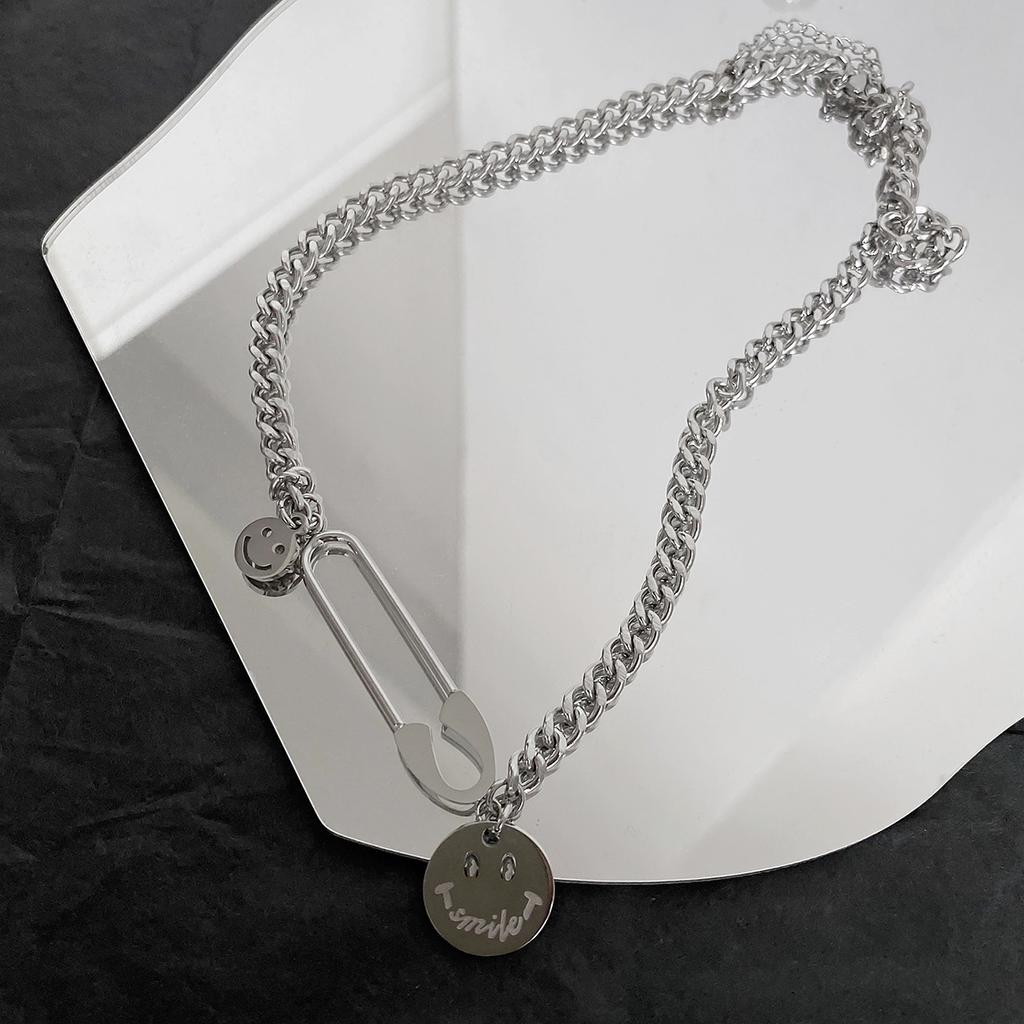 European and American simple pin smiley face necklace design sense ins cold trend Internet celebrity personality short URL accessories