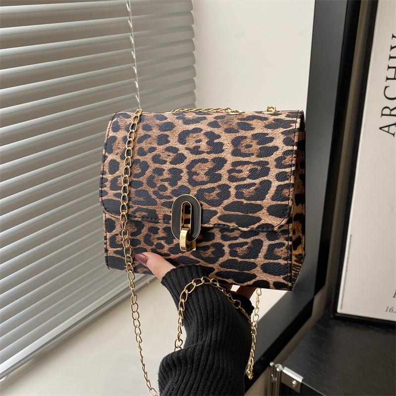 Fashionable Retro Street Style Pu Leather Handbag Elegant Small Square Bag With Chain