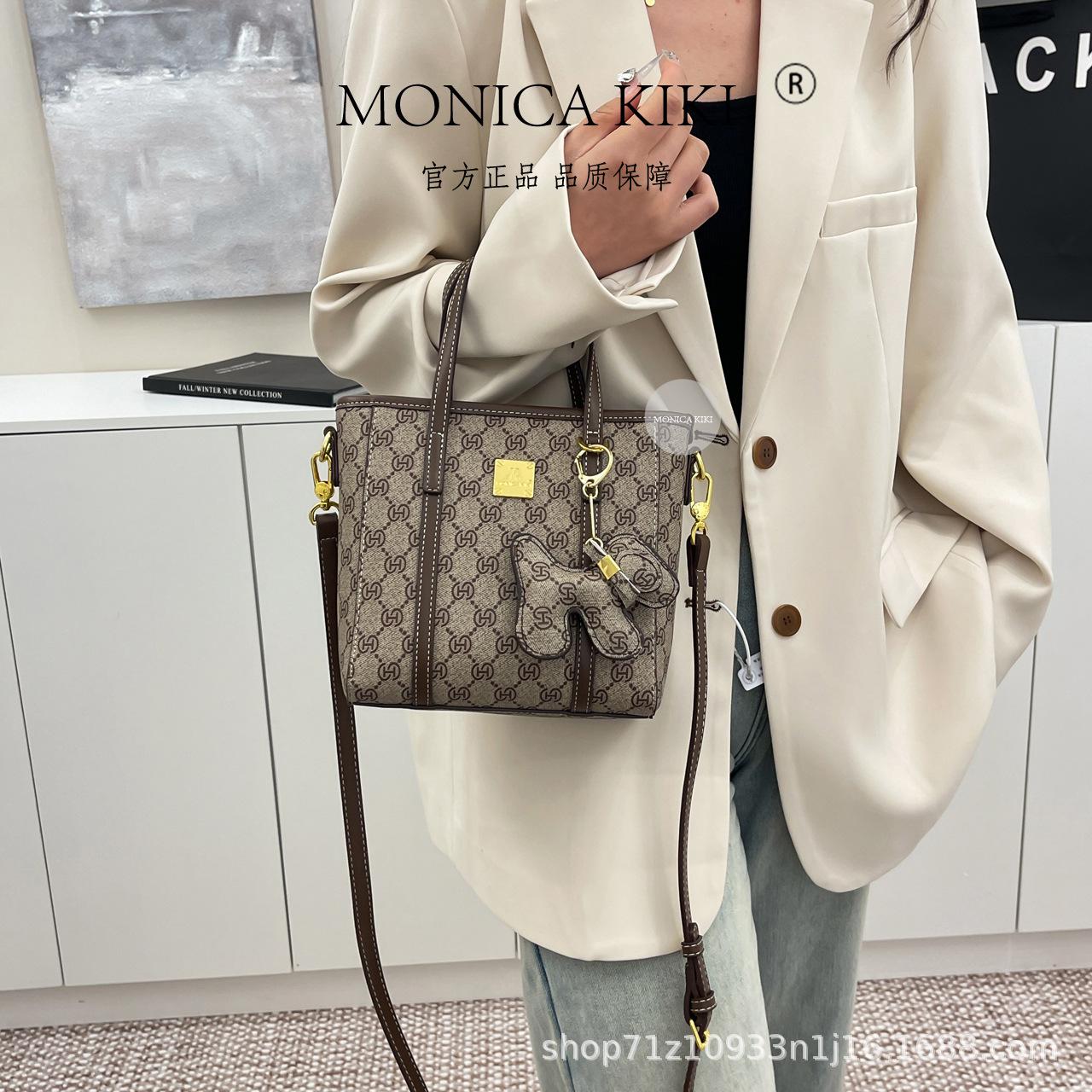 

Monica Qiqi 2025 new light luxury niche design is popular this year, high-end messenger vegetable basket серый