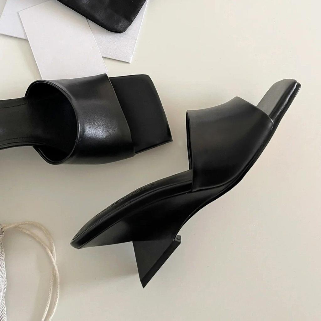 Square head special-shaped heel wedge sandals temperament sandals 2025 open-toed high-end cool slippers wear one-word slippers women