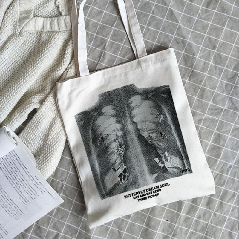 

Холщовая сумка в готическом стиле с черепом и буквенным принтом, японская женская сумка, повседневная темная сумка-шопер Harajuku, Y2K, женская сумка большой вместимости на плечо 24*26cm белый