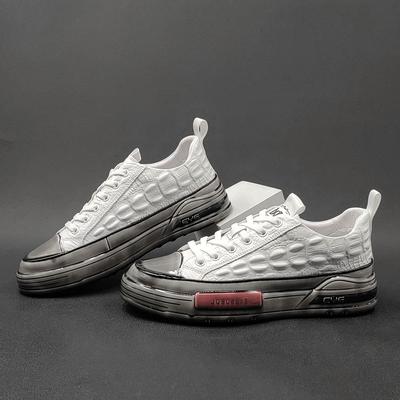 Zapatos de tabla de cuero para hombre, zapatos versátiles para hombre, estación europea, zapatos para hombre, lujo ligero para hombre, pegamento de alta gama, nicho, zapatos de moda, zapatos para aumentar la altura