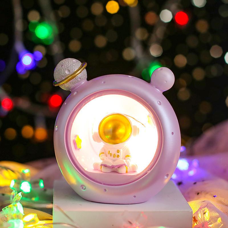 

Night Warm Lamp Light Battery Powered Cartoon Cute Astronaut Light Shaped золотой