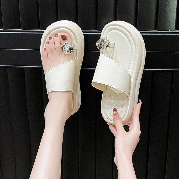 Beach Cool Slippers Women's Summer Outer Wear Skirt 2025 New High-end Rhinestone Muffin Thick Bottom Toe Drag