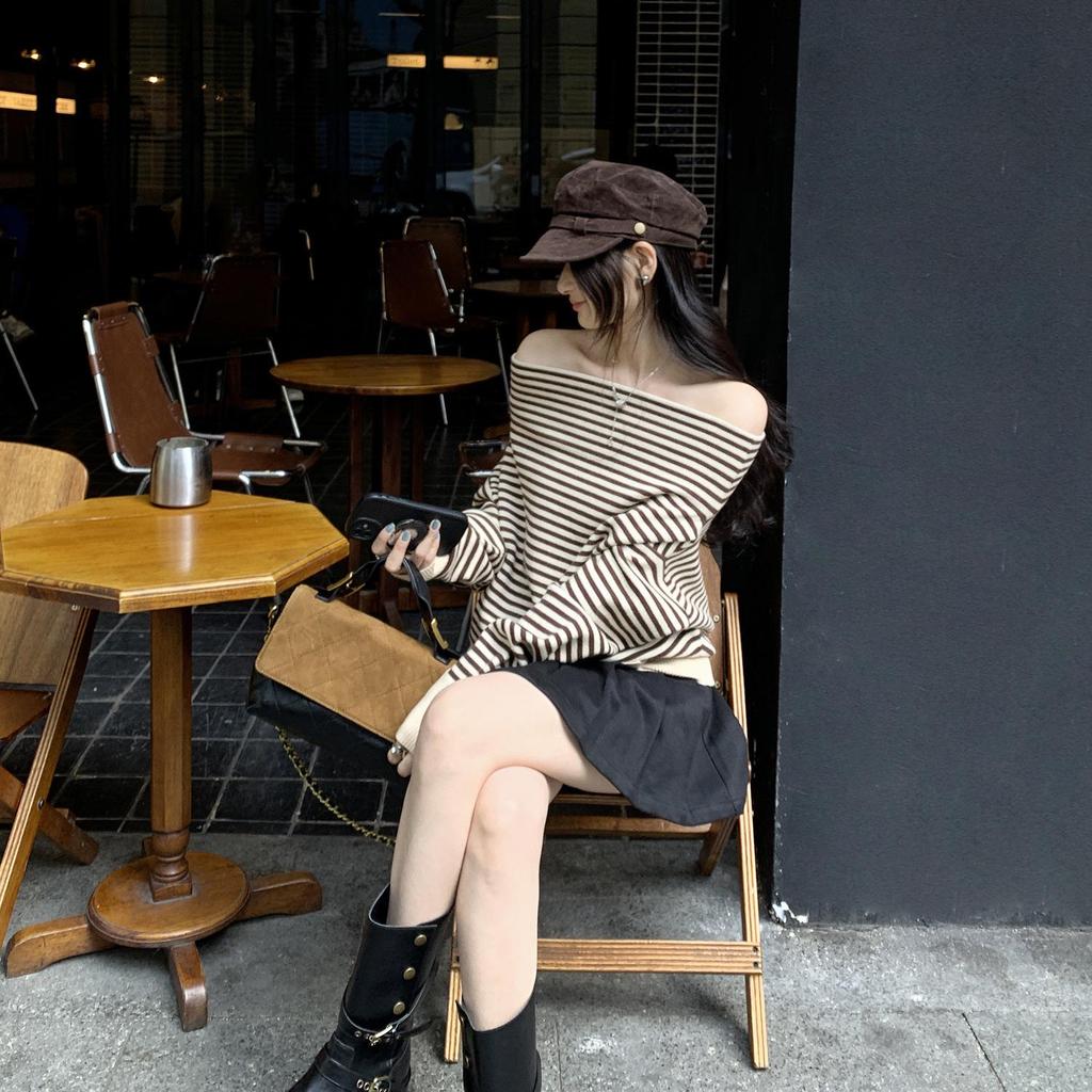 European One-Shoulder Striped Knit Sweater - Fitted Long Sleeve Top for Women, 2026 Spring/Autumn