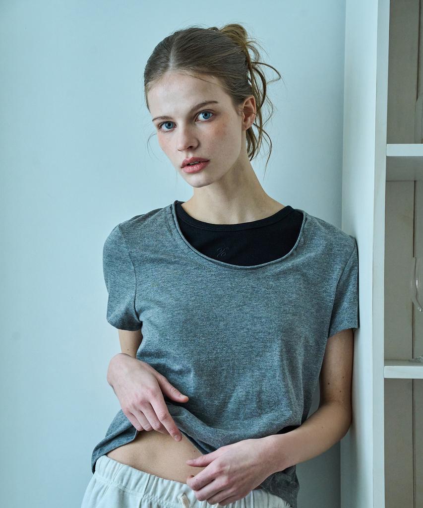 Onyueooun Curved Line Raw Edge Tee (Charcoal)