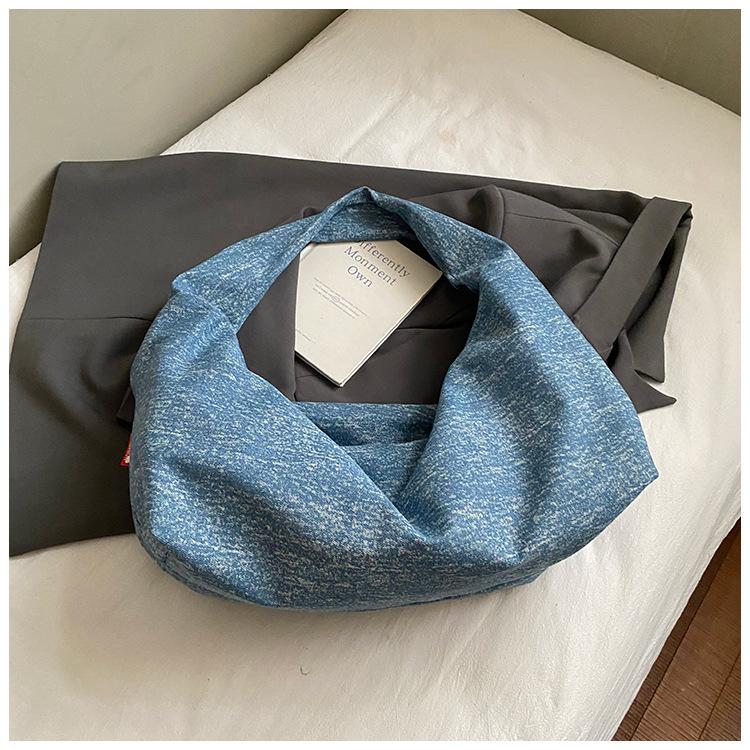 

Сумка через плечо ретро большой вместимости подмышечная портативная сумка-тоут женская 2025 осень новая модная нишевая сумка через плечо