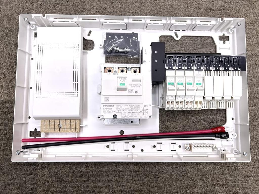 Panasonic Sukkiri Panel Horizontal Single Row Type with Limiter Space 40A BQWB3444 4+4