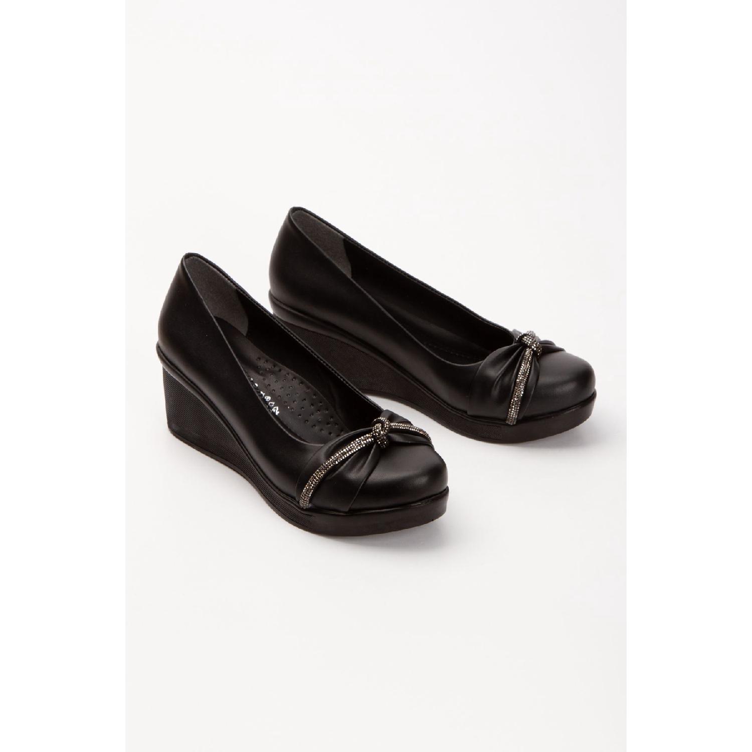 

Orthopedic Mother Shoes With Fill -based Stone Embroidered 37 чорний