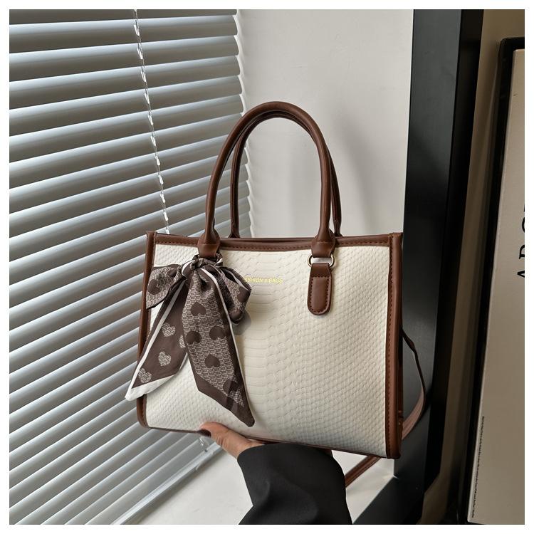 High Sense Fashion Women's Handbag Spring and Summer 2025 New Commuter Tote Bag Versatile Foreign Style Oblique Span Bag