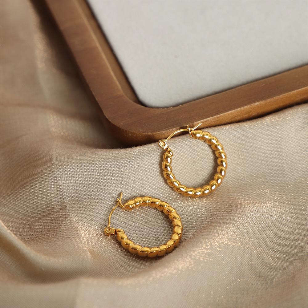 French Niche Elegant Geometric Titanium Steel Gold-Plated O-Shaped Earrings with Twisted Design and Bright Finish