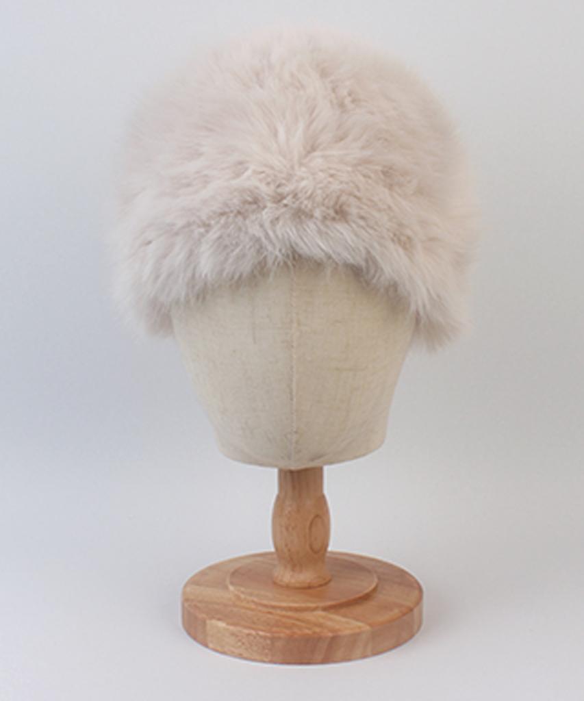 Yunibeosyeolkemiseuteuli Eskimo Fur Ivory Bucket Hat