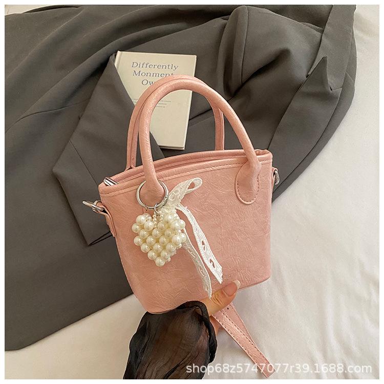 

Simple foreign style handbag bag women s 2025 summer new niche design bucket bag fashionable and versatile crossbody bag розовый