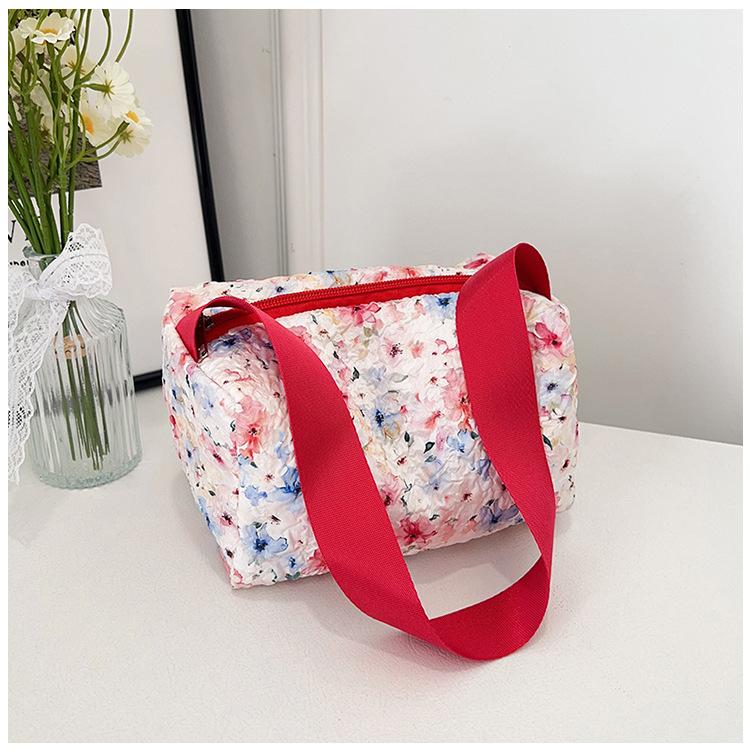 

Весенне-летняя новая косметичка с высокой ценностью, с трехмерным цветочным дизайном, мультяшная, большой вместимости, портативная сумка для хранения
