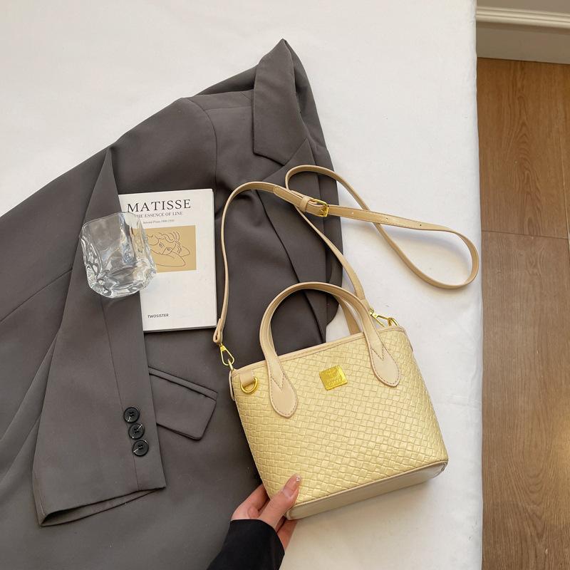 2025 Summer New Textured Woven Large-capacity Women's Bucket Bag Niche Versatile Portable Shoulder Commuter Bag