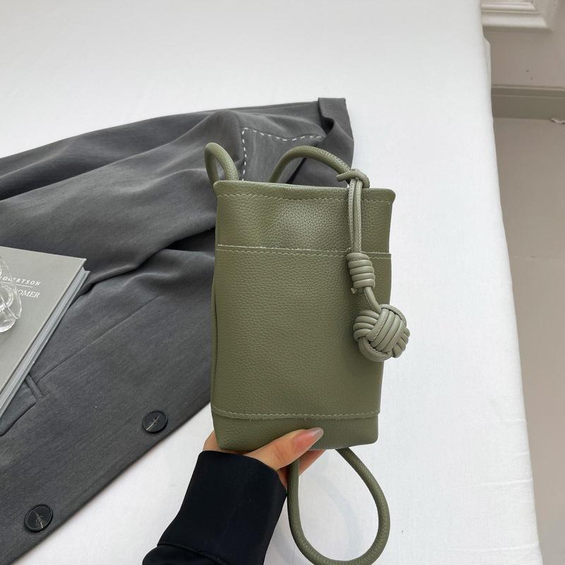 Niche new casual messenger bag vertical mobile phone bag simple and fashionable shoulder bag women's lightweight solid color versatile