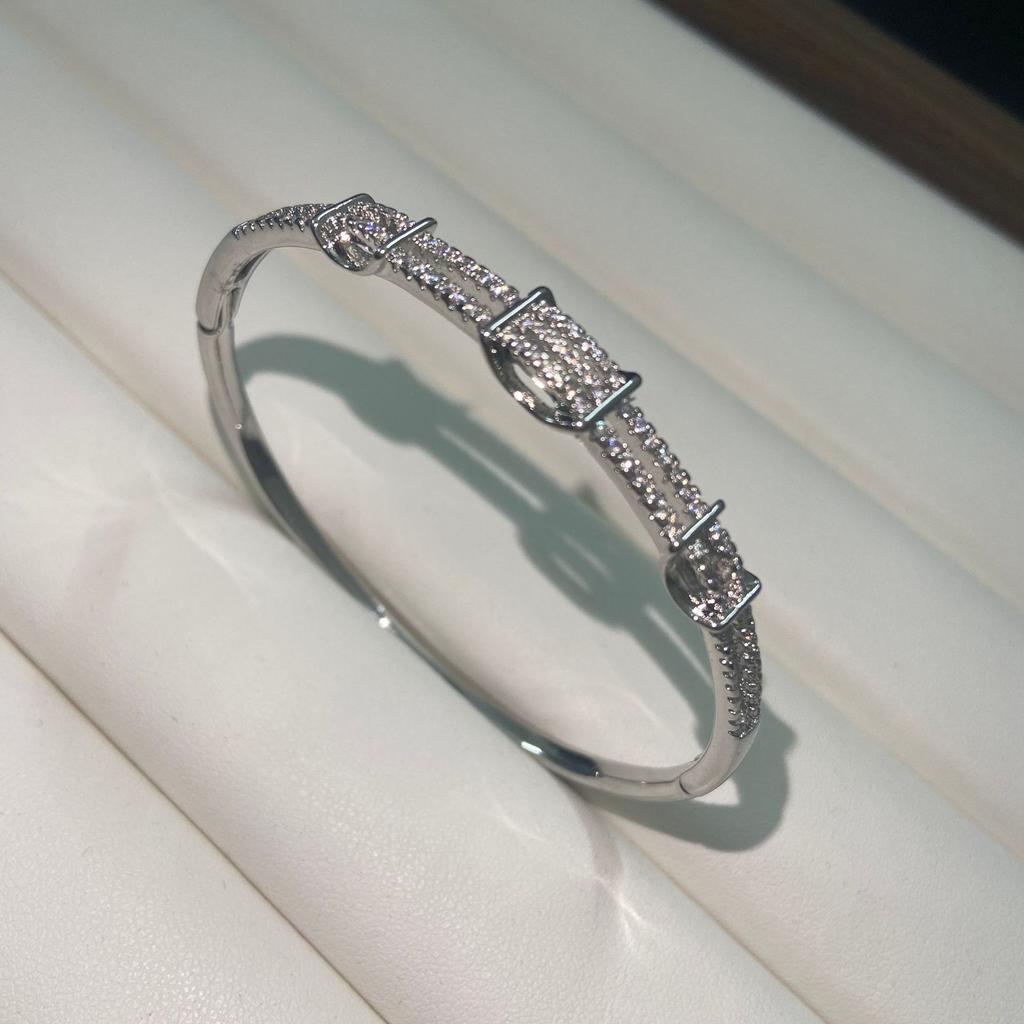 2026 Knot Bracelet Women's Premium Light Luxury Diamond Plated 18K Gold Kink Bracelet Jewelry Hand Jewelry