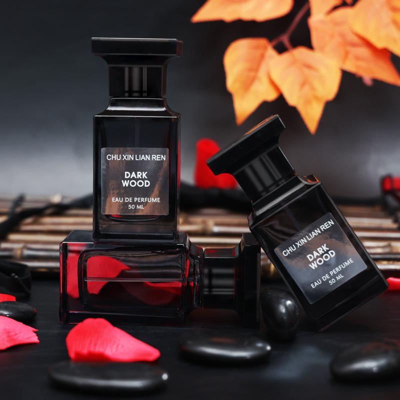 Men's and women's perfumes are fresh, elegant and long-lasting. Student woody fragrance, one piece of ebony agarwood.