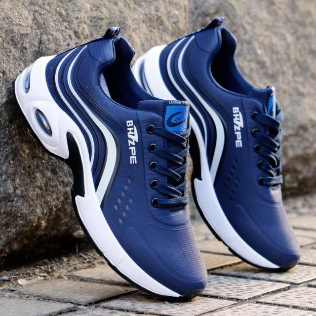 

Мужская спортивная обувь на низком каблуке. Кроссовки с круглым носком на плоском каблуке и шнуровке. Сплошной цвет. Мужские удобные прогулочные кроссовки. Бренд-дизайнер. 44 синий