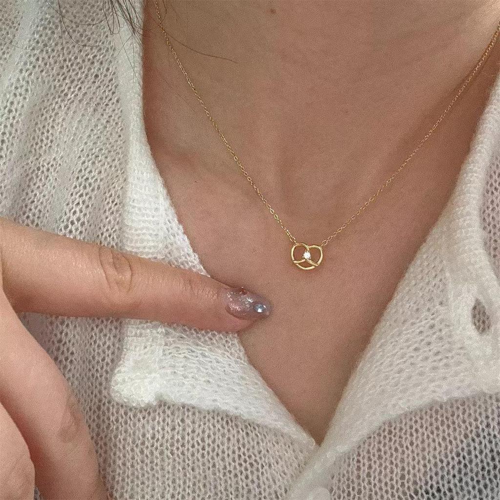 2025 Elegante Zirkonia Wassertropfen Halskette für Damen: Einfache, luxuriöse, vielseitige Schlüsselbein-Kette