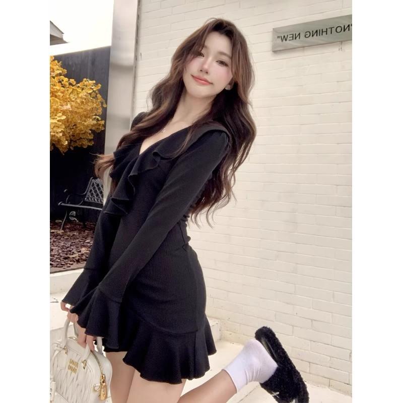 Pure desire hot girl sexy V-neck dress women's autumn and winter new ruffle leaf edge horn sleeve slim little black dress