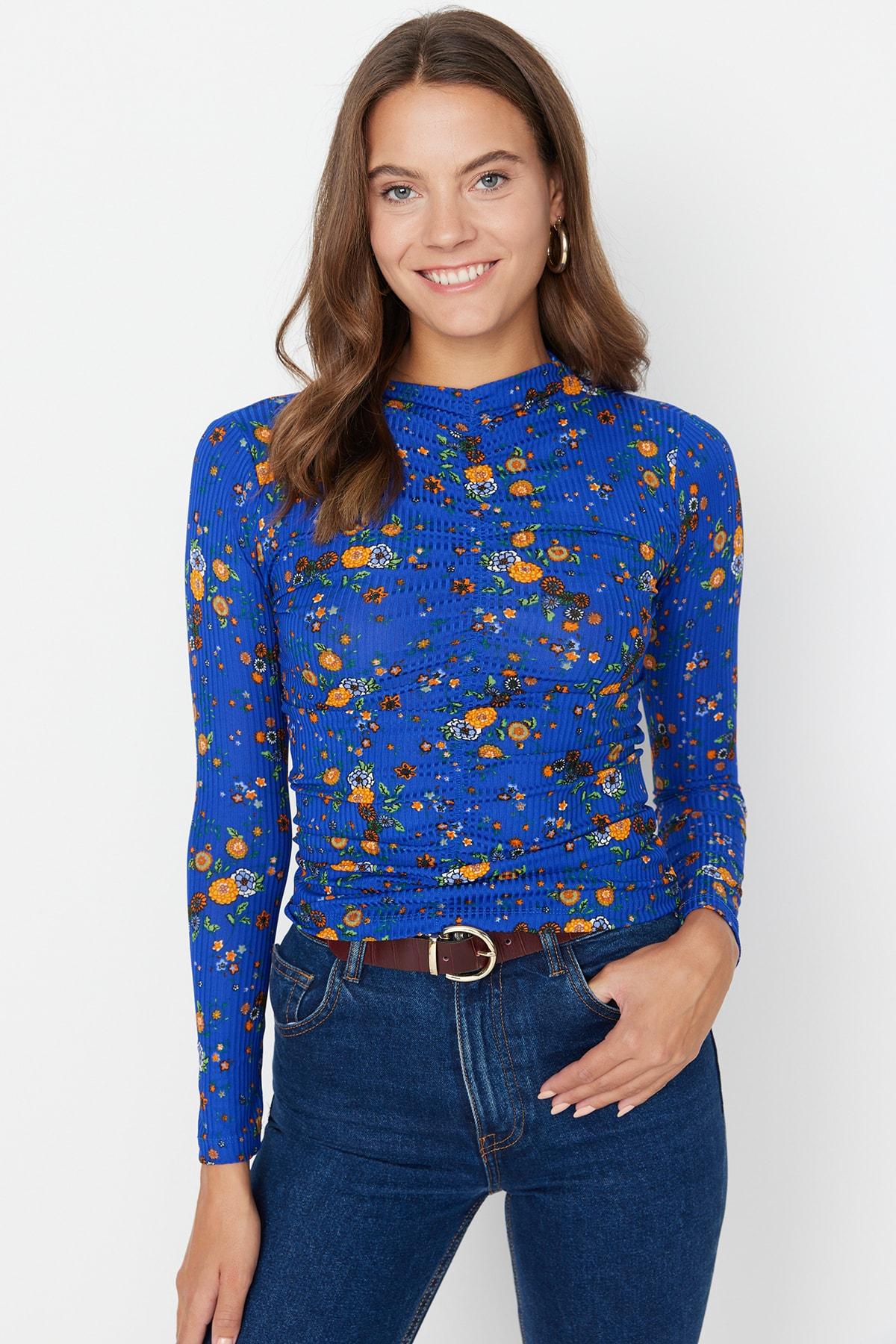 

Блузка - Черный - Классический крой