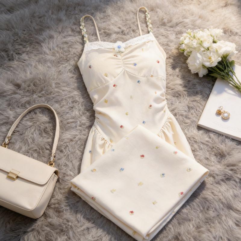 New dress set women's summer seaside vacation color printed floral dress suspender dress child tide