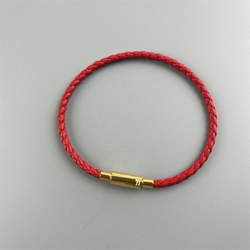 

Браслет из кожаного шнура 2,5/3 мм, подходит для бусин-трансферов Zhou Shengjia. Красная веревка года животного, титановая сталь, пряжка-кнопка, ремешок для переноски 20cm (Plug thick 3.5mm) 3mm Red finished