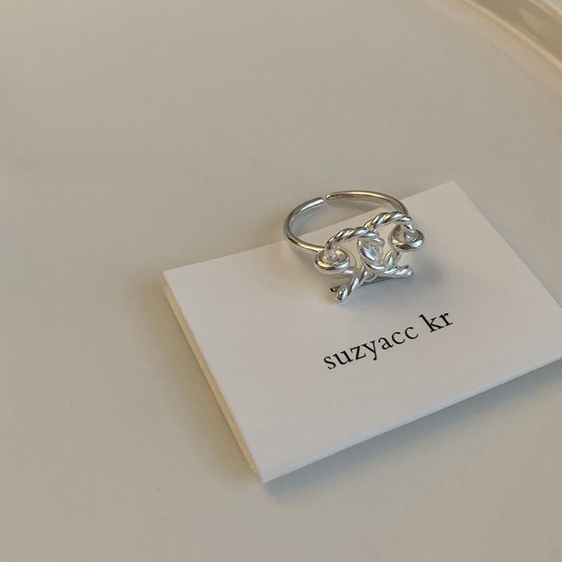 

Fashionable Adjustable Open Copper Ring With Unique Twist Knot Design For Women