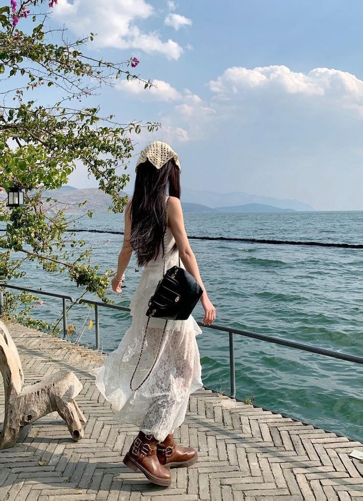French Lace V-neck Suspender Dress Women's Summer Vacation Irregular Skirt White Beautiful Waist Mid-length Dress