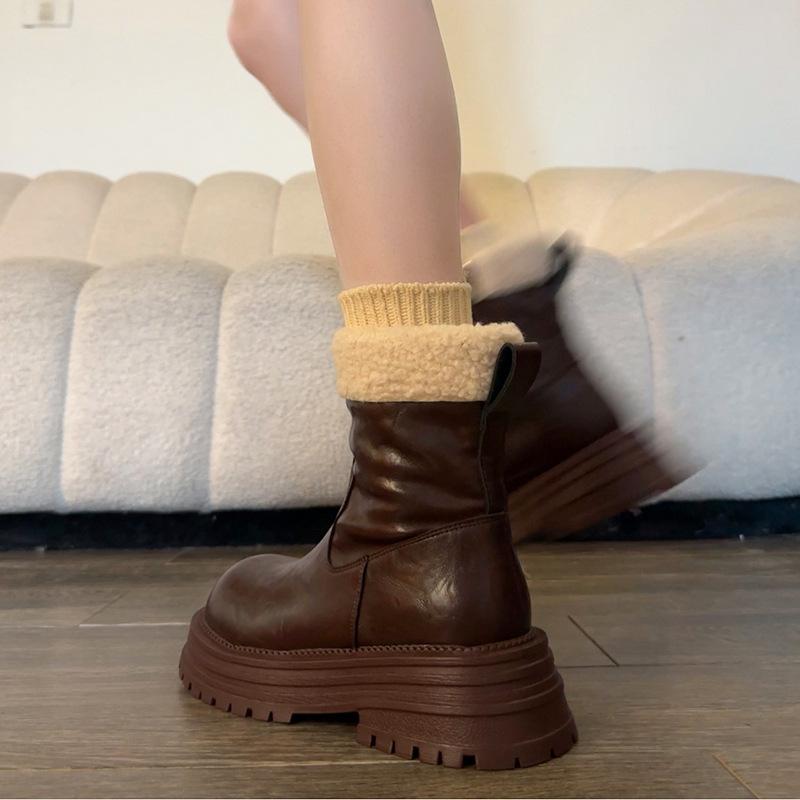 

Бархатные ботинки Мартин на толстой подошве, женские новые зимние теплые короткие ботинки, нескользящие водонепроницаемые кожаные зимние ботинки 40 коричневый