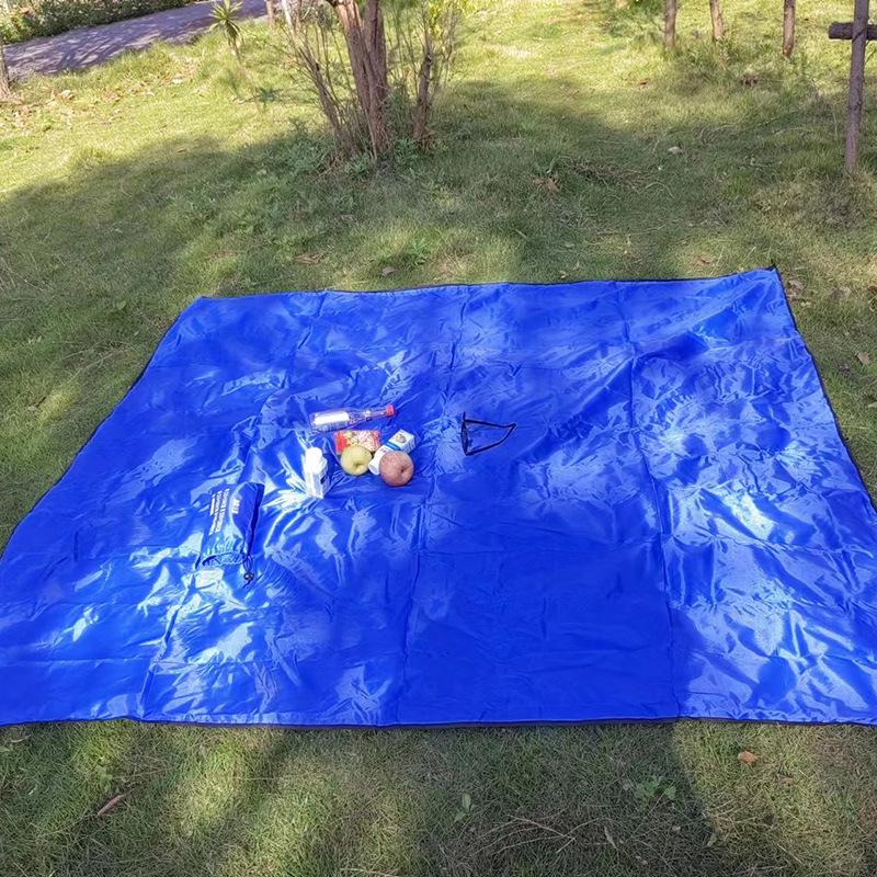 Large Silver-Coated Oxford Cloth Picnic Blanket & Moisture-Proof Camping Mat