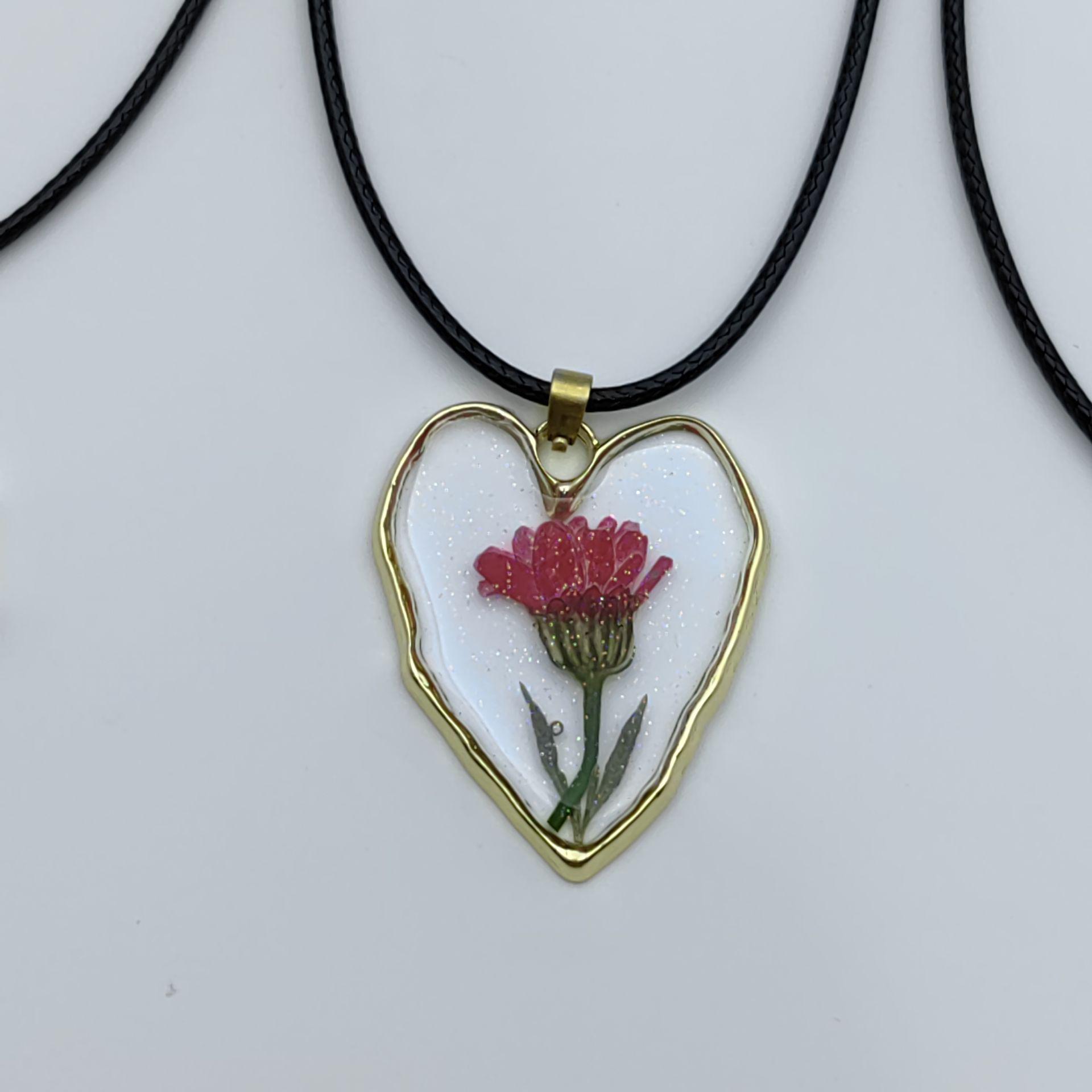 European & American Butterfly Pendant: Natural Dried Flower & Preserved Flower Resin Necklace