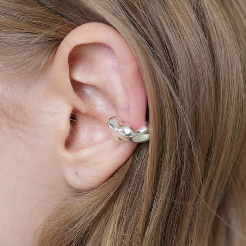 REINDEER GENTLE STONE EARCUFF 01