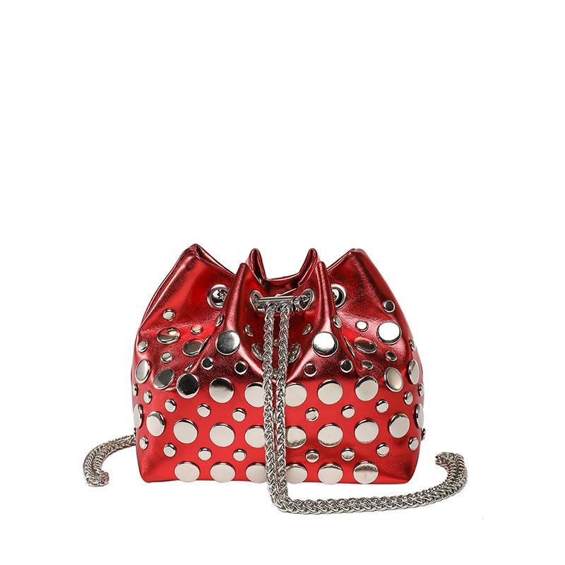 Personalized rivet bag women's spring summer new 2025 Korean version fashion niche shoulder bag chain crossbody bucket bag