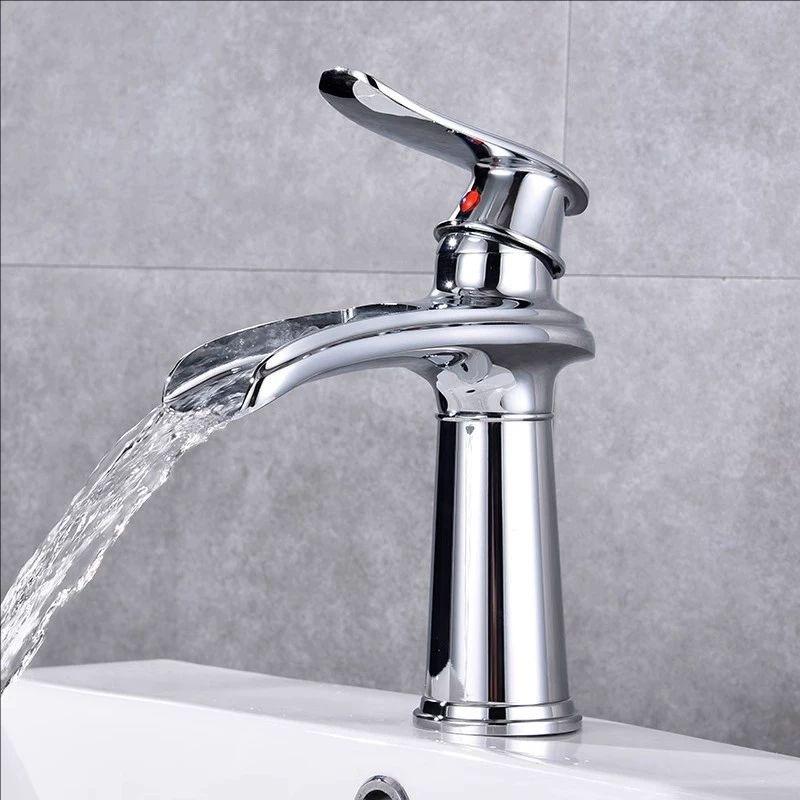 Chromowana bateria umywalkowa Mosiądz Czarny Retro wodospadowa bateria umywalkowa Europejski styl Mieszacze ciepłej i zimnej wody bateria