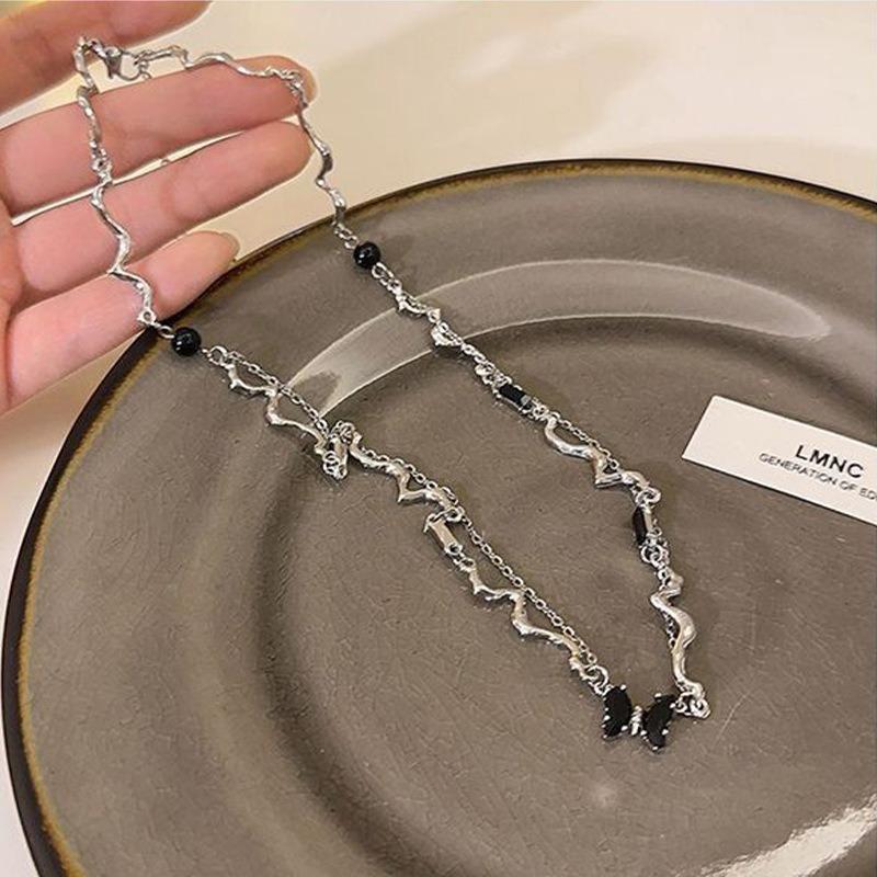 Gentle Ceiling! Rose Pearl Necklace Women's Niche Design High-end Collarbone Chain Accessories