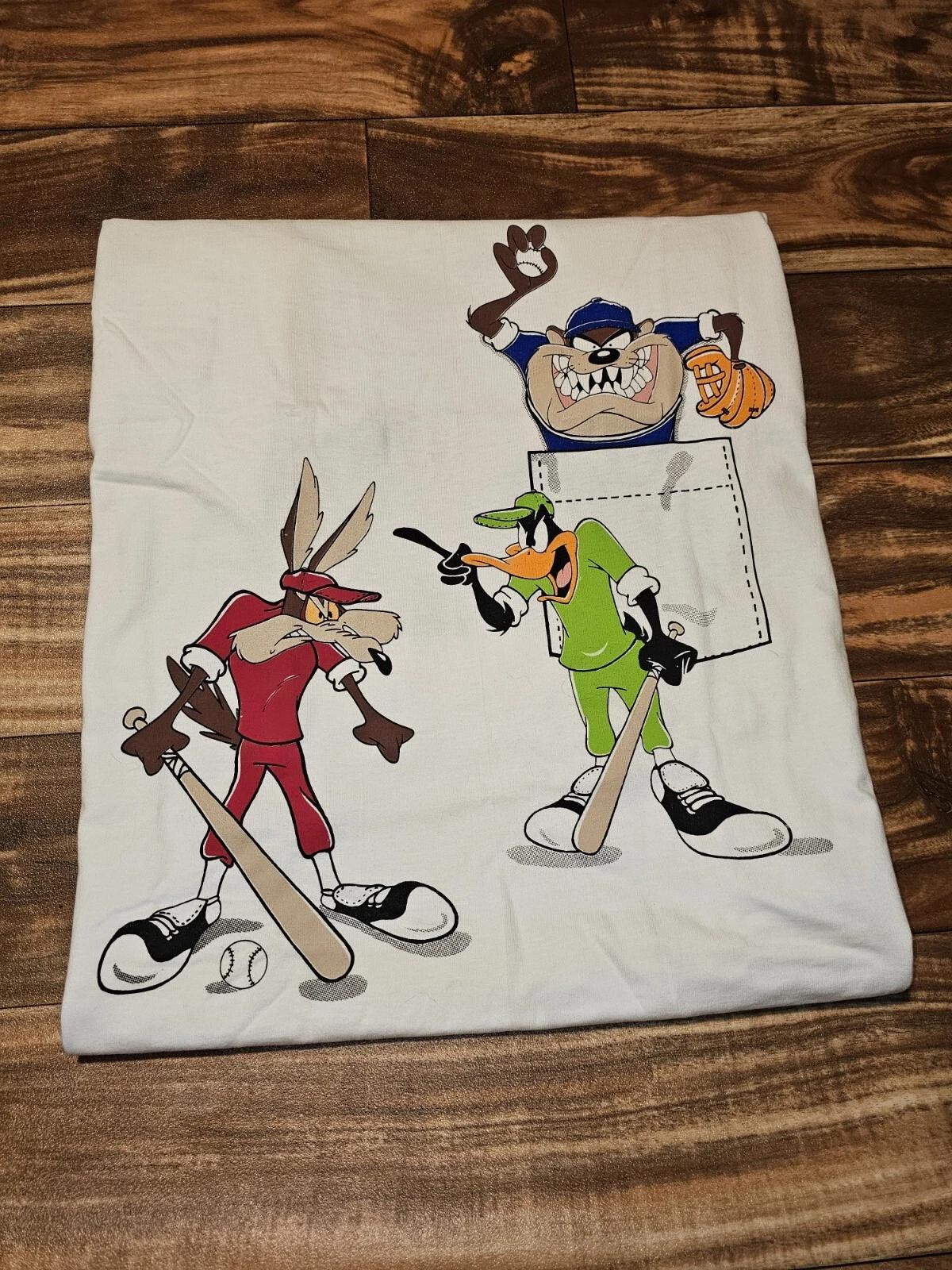 

NEW Vintage Rare 1995 Looney Tunes Baseball T Shirt Taz Daffy Duck Coyote Sz L S