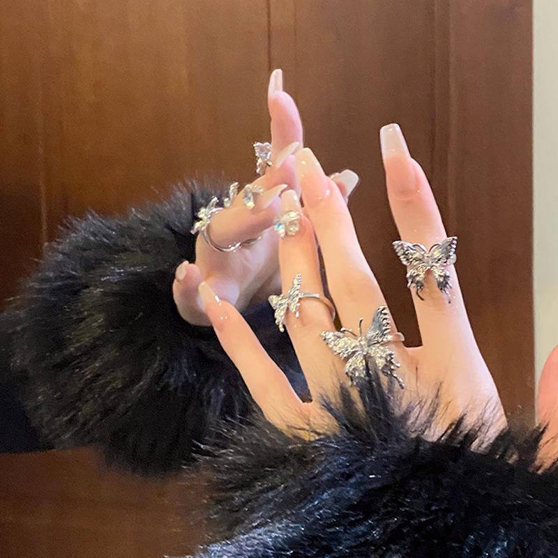 Romantic Liquid Metal Butterfly Ring for Women Elegant Irregular Pleated Texture Exquisite Punk Finger Rings Fashion Jewelry