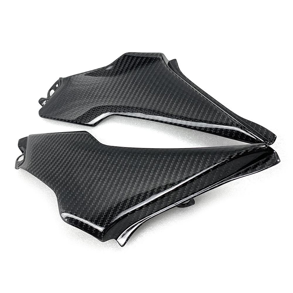 Kawasaki Z900 (2017-2019) Carbon Fiber Fuel Tank Side Panel