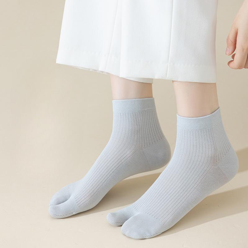 Thin, Pure Cotton, Sweat-absorbing, Deodorizing, Antibacterial, Boneless Women's Two-toed Socks with Hoof Shoes and Short Socks