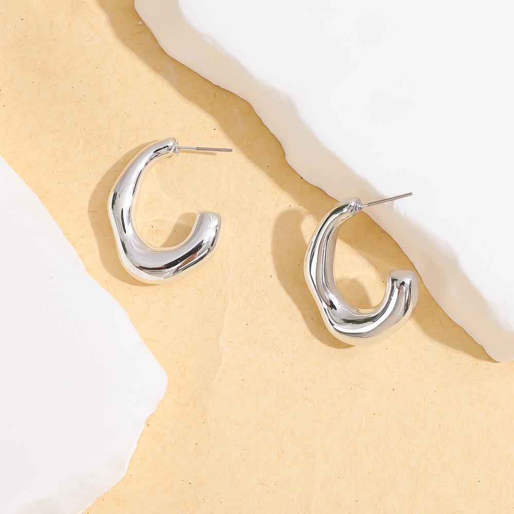 New Products Are Hot, Fashionable, Simple and Versatile, Hepburn Style Geometric Niche Earrings, Exquisite High-end Earrings.