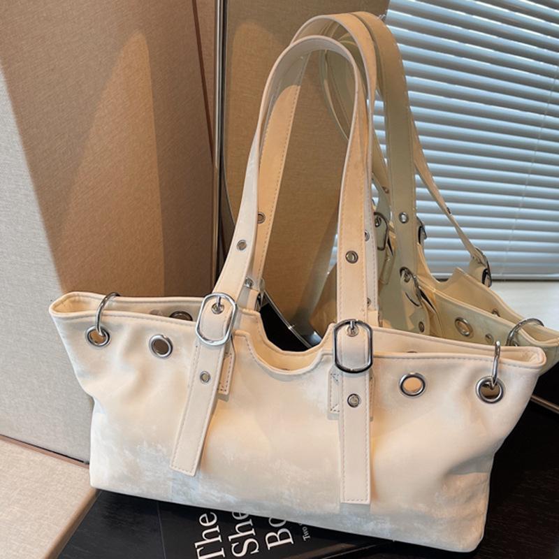 Single-shoulder Bag Women's Niche Commuting Retro Bag Riveted Hot Girl Motorcycle Underarm Bag