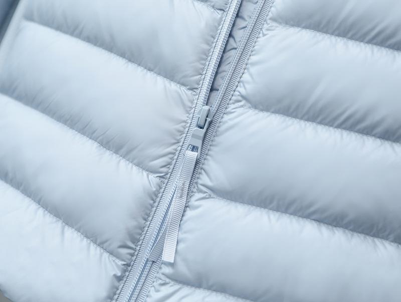 Pearlescent Women's Lightweight 90% Goose Down Jacket: Versatile Light Luxury for Layering or Outerwear